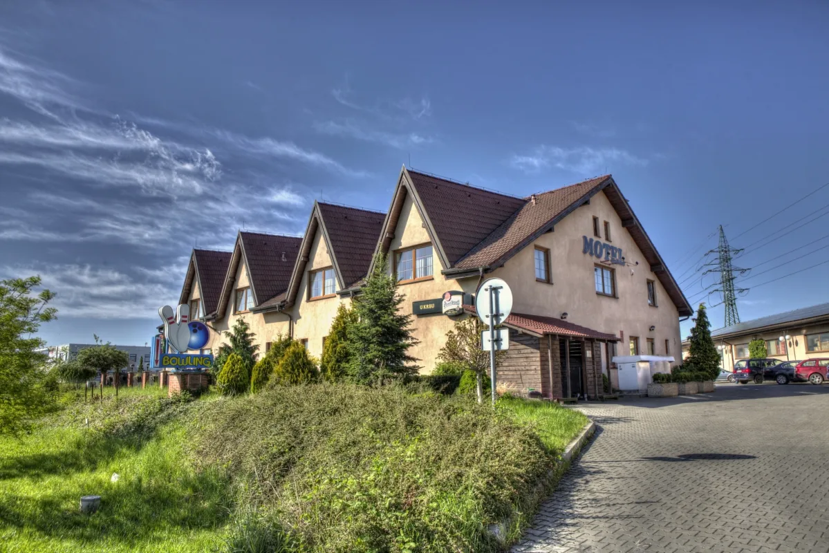 Budova hotelu a restaurace U Krbu ve Vestci